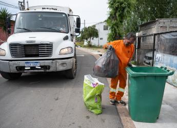 Servicio de recolección de residuos puerta a puerta en barrio Bajo Valencia