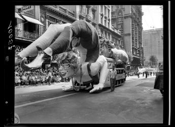 Desfile de Carnaval. Avenida 18 de Julio. Año 1962