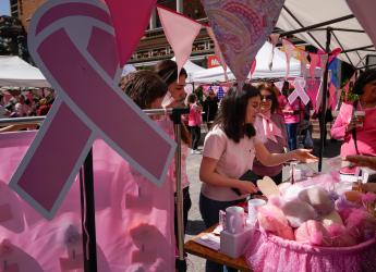  Jornada de prevención del cáncer de mama en la explanada de la Intendencia de Montevideo