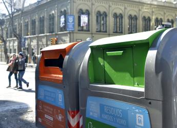 Contenedores nuevos Municipio B. Clasificación de residuos secos y residuos humedos y vidrio.