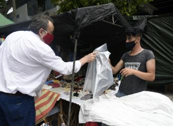 Entrega de bolsas para feriantes de Vía Blanca