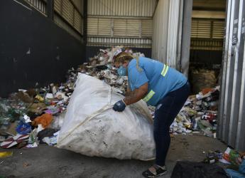 Traslado de bolsones en cooperativa CAMVU a planta de clasificación
