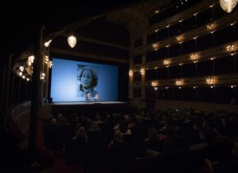 Exhibición de la película "Esperando la carroza" en el Teatro Solís