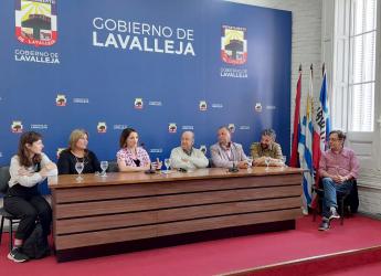 Conferencia de prensa anunciando la presentación de la Comedia Nacional en Minas