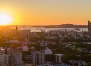 Vista aérea de la Bahía del Cerro de Montevideo