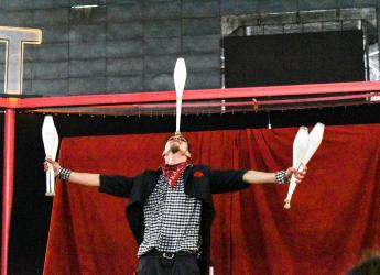 Espectáculos de circo, música y títeres en el Modelo Abierto
