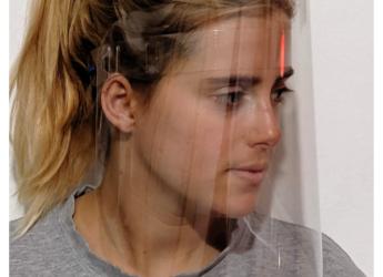 Protector facial para personal de la salud desarrollado por AcáEstamosUy