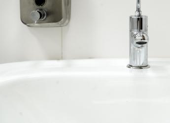 Baño accesible e inclusivo del Centro de Conferencias