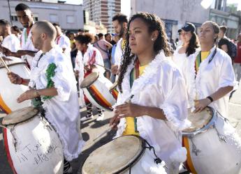 Desfile de Cuerdas de Tambores de la Movida Joven