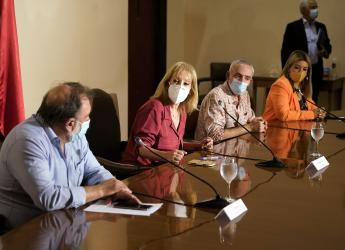 Firma de convenio colectivo con Adeom