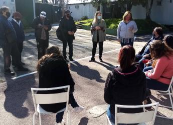 Participantes del Plan Laboral ABC realizan tareas en el Teatro de Verano