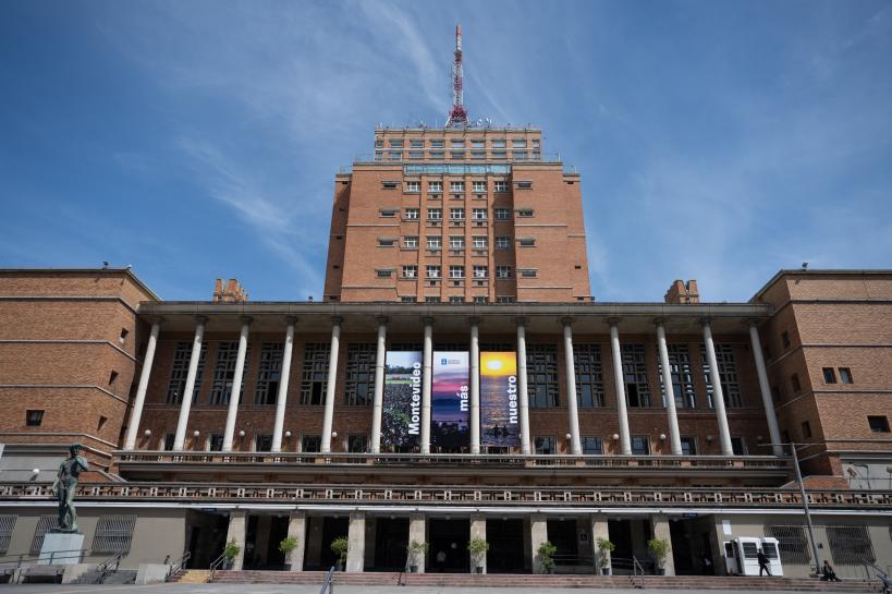 Fachada de la Intendencia de Montevideo