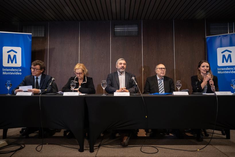  Acto por renombramiento de sala Dorada como sala "Gonzalo Cará