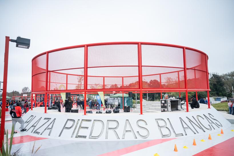 Inauguración de plaza en Piedras Blancas
