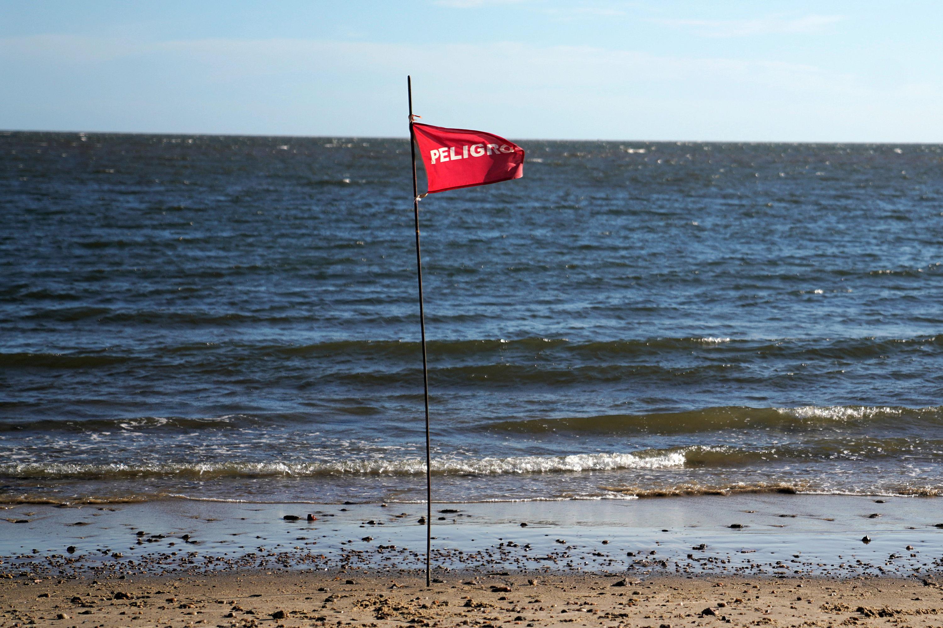Playa Pajas Blancas sin guardavidas Intendencia de Montevideo.