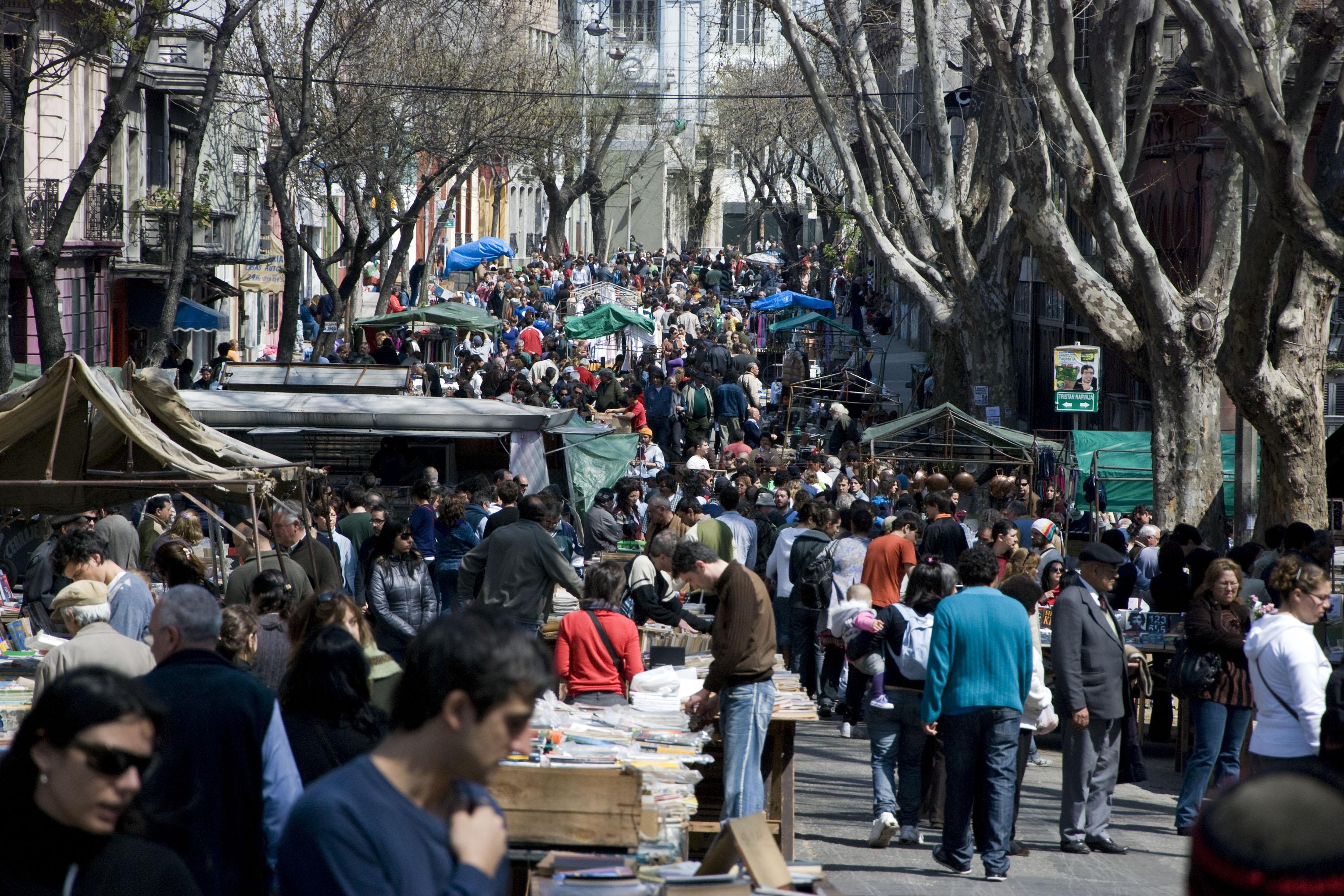 Feria de Tristán Narvaja | Intendencia de Montevideo.