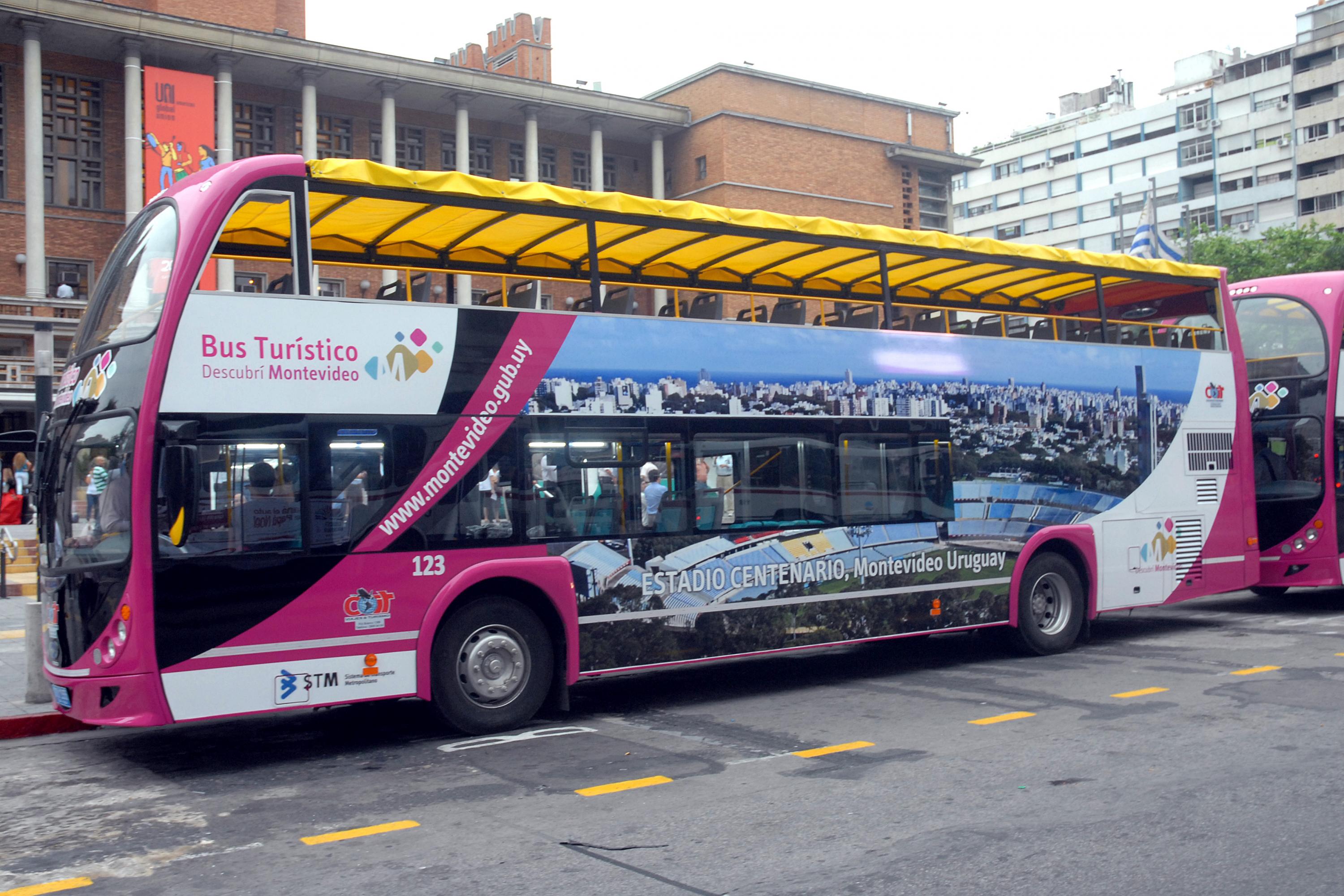 montevideo tourist bus